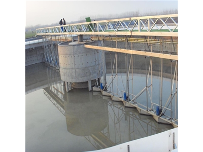 中心转动刮吸泥机